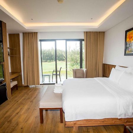 Deluxe Beach Villas By Danatrip Da Nang Exterior photo