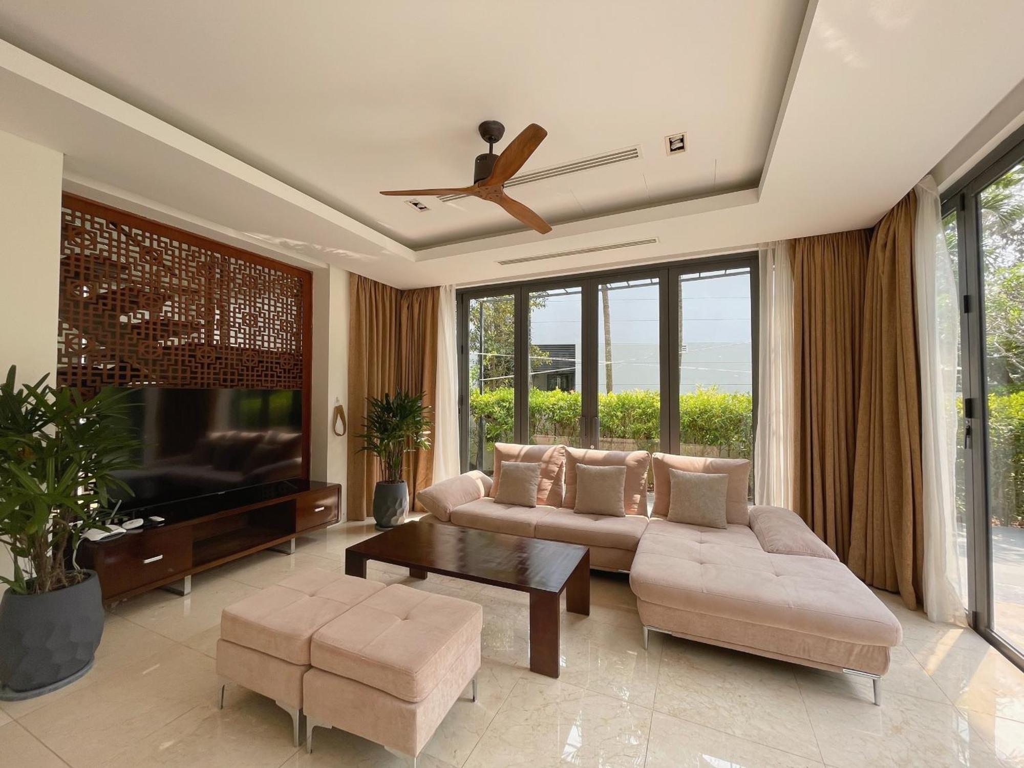 Deluxe Beach Villas By Danatrip Da Nang Exterior photo
