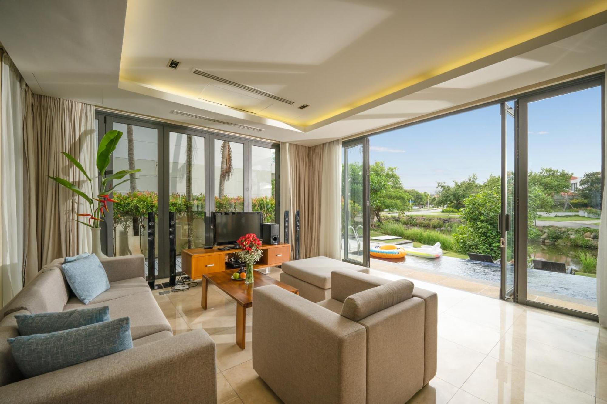 Deluxe Beach Villas By Danatrip Da Nang Exterior photo