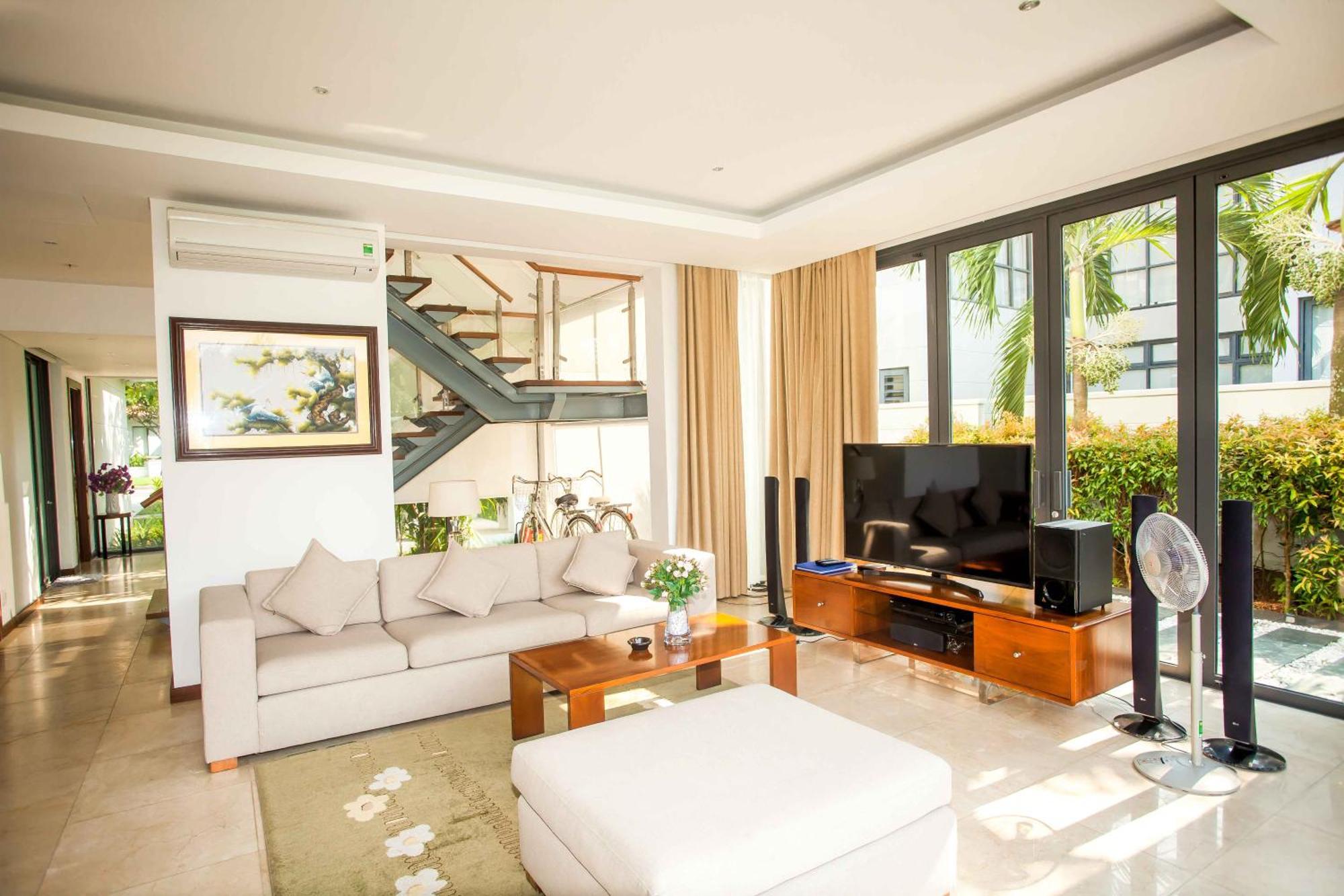 Deluxe Beach Villas By Danatrip Da Nang Exterior photo