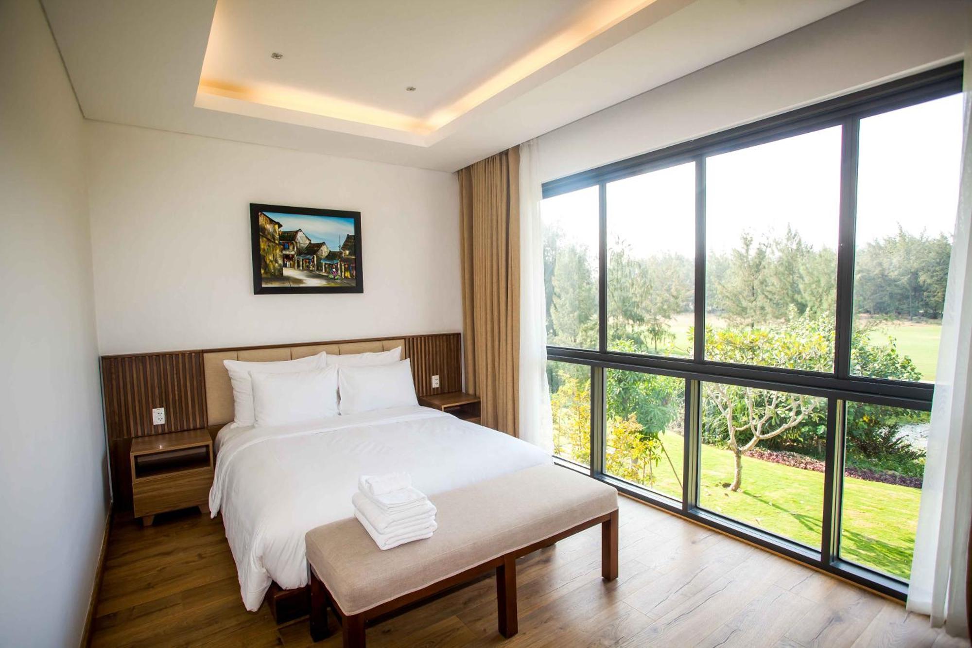 Deluxe Beach Villas By Danatrip Da Nang Exterior photo