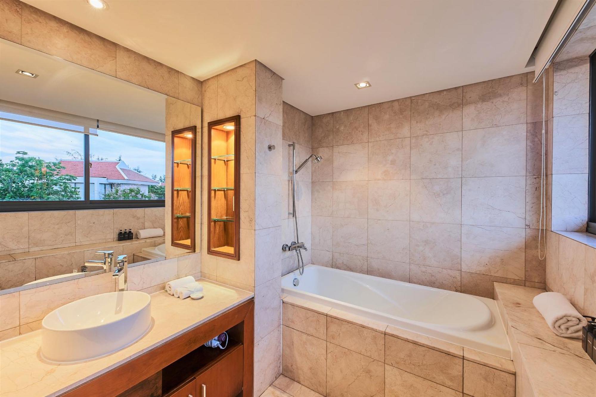 Deluxe Beach Villas By Danatrip Da Nang Room photo